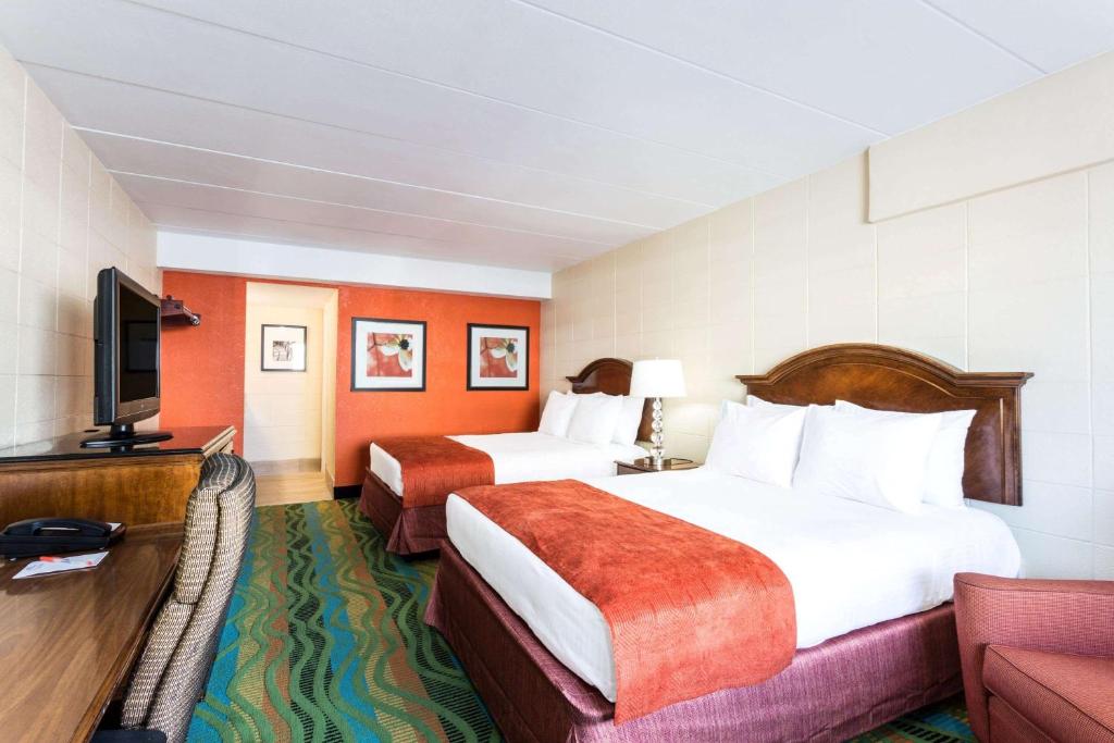 Howard Johnson by Wyndham Virginia Beach At The Beach image 16