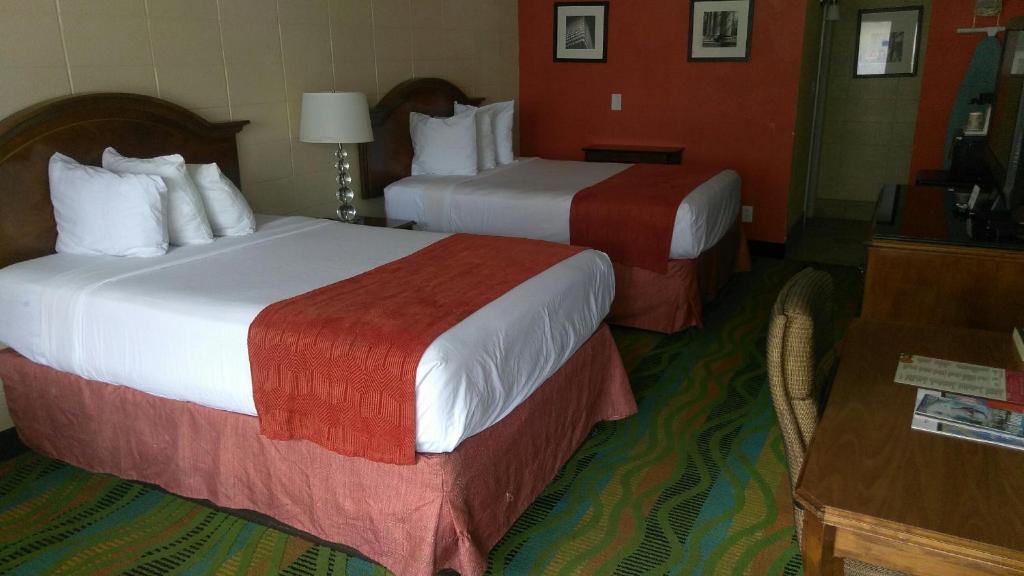 Howard Johnson by Wyndham Virginia Beach At The Beach image 19