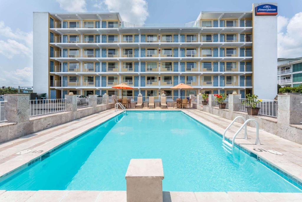 Howard Johnson by Wyndham Virginia Beach At The Beach image 8
